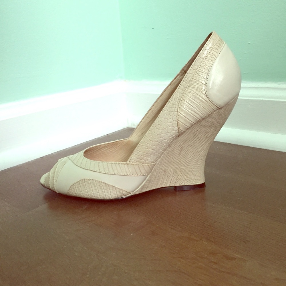 Chinese Laundry cream crocodile pattern wedges